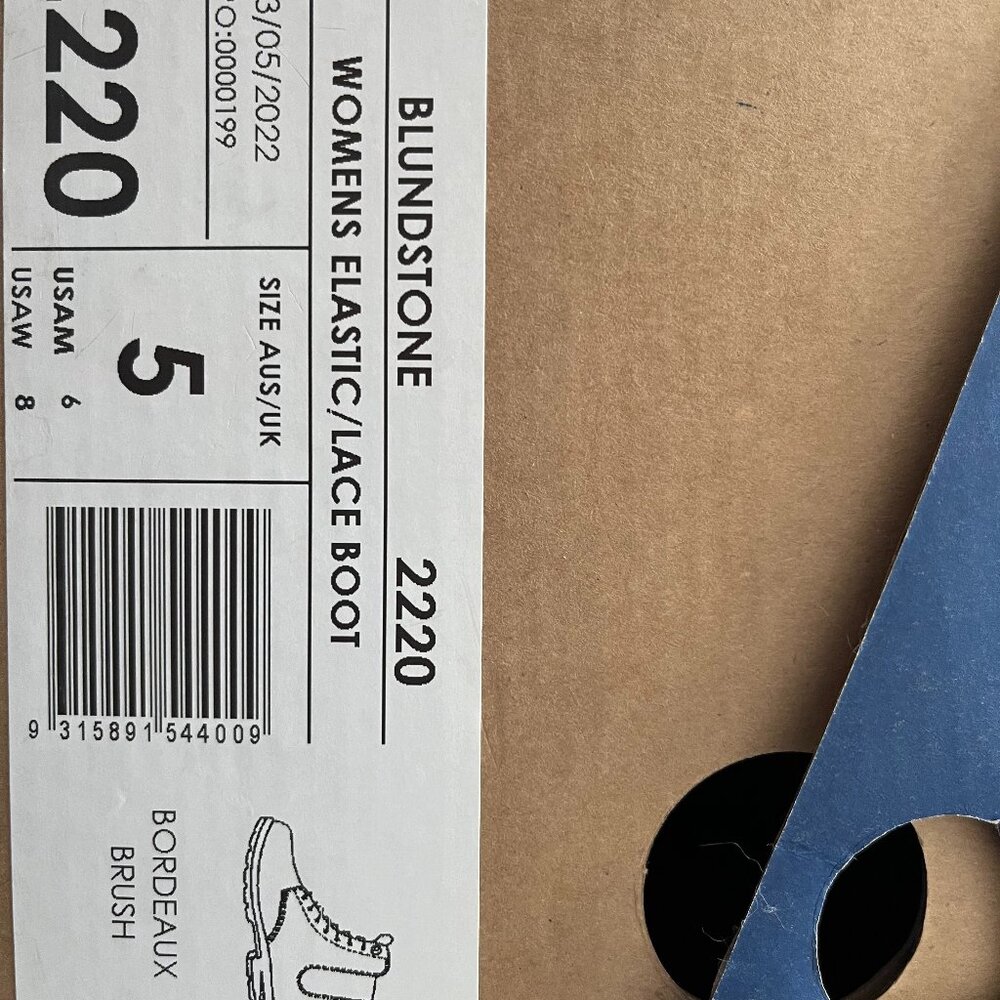 NWT Blundstone lace-up boot, Burgundy patent lace-up, US size 8 (Aus/UK size 5)